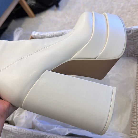 New Steve Madden Cypress Off White Boots - Picture 13 of 16